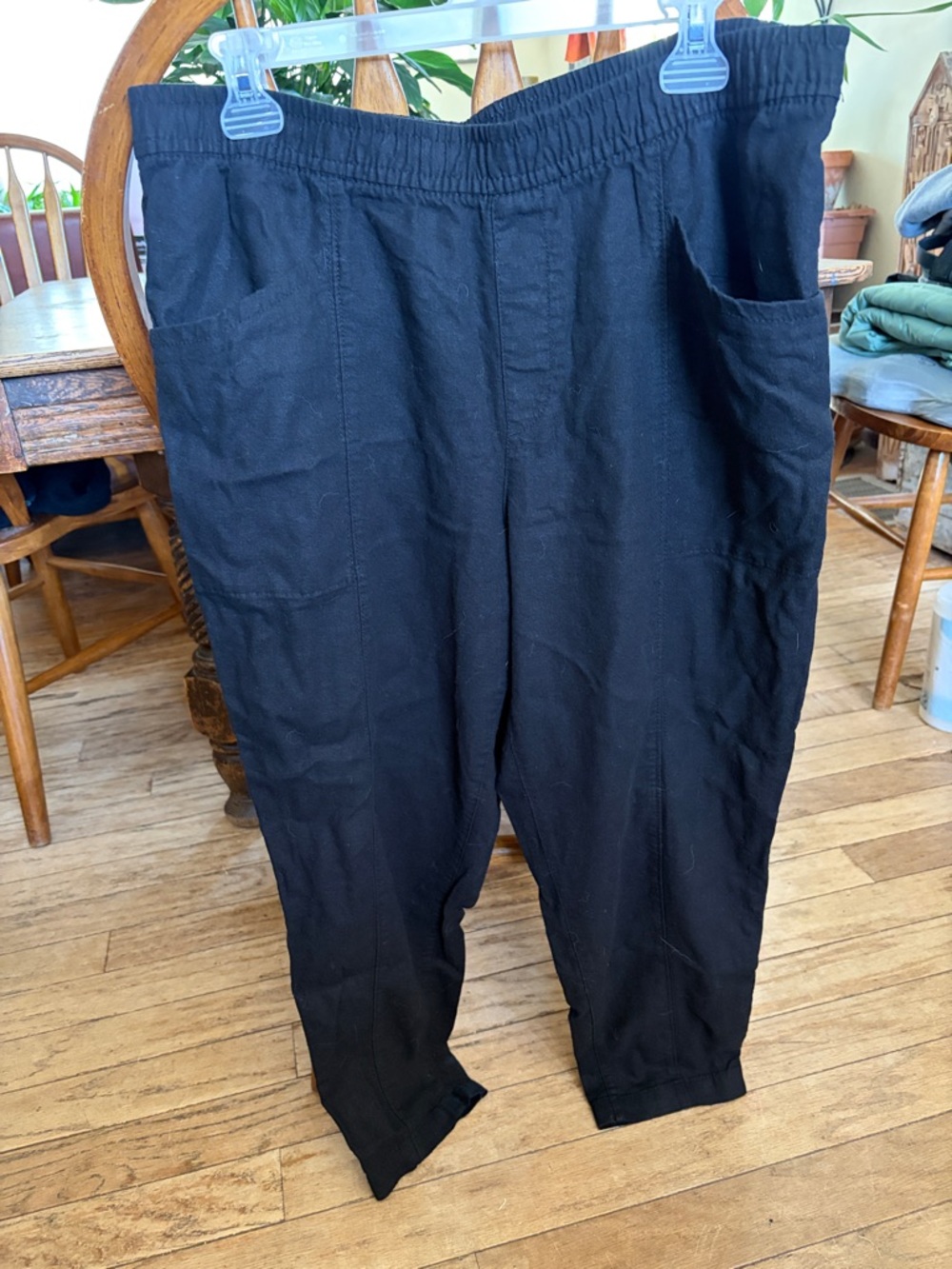 Old Navy Black Cropped Elastic-Waist Pants with Patch Pockets